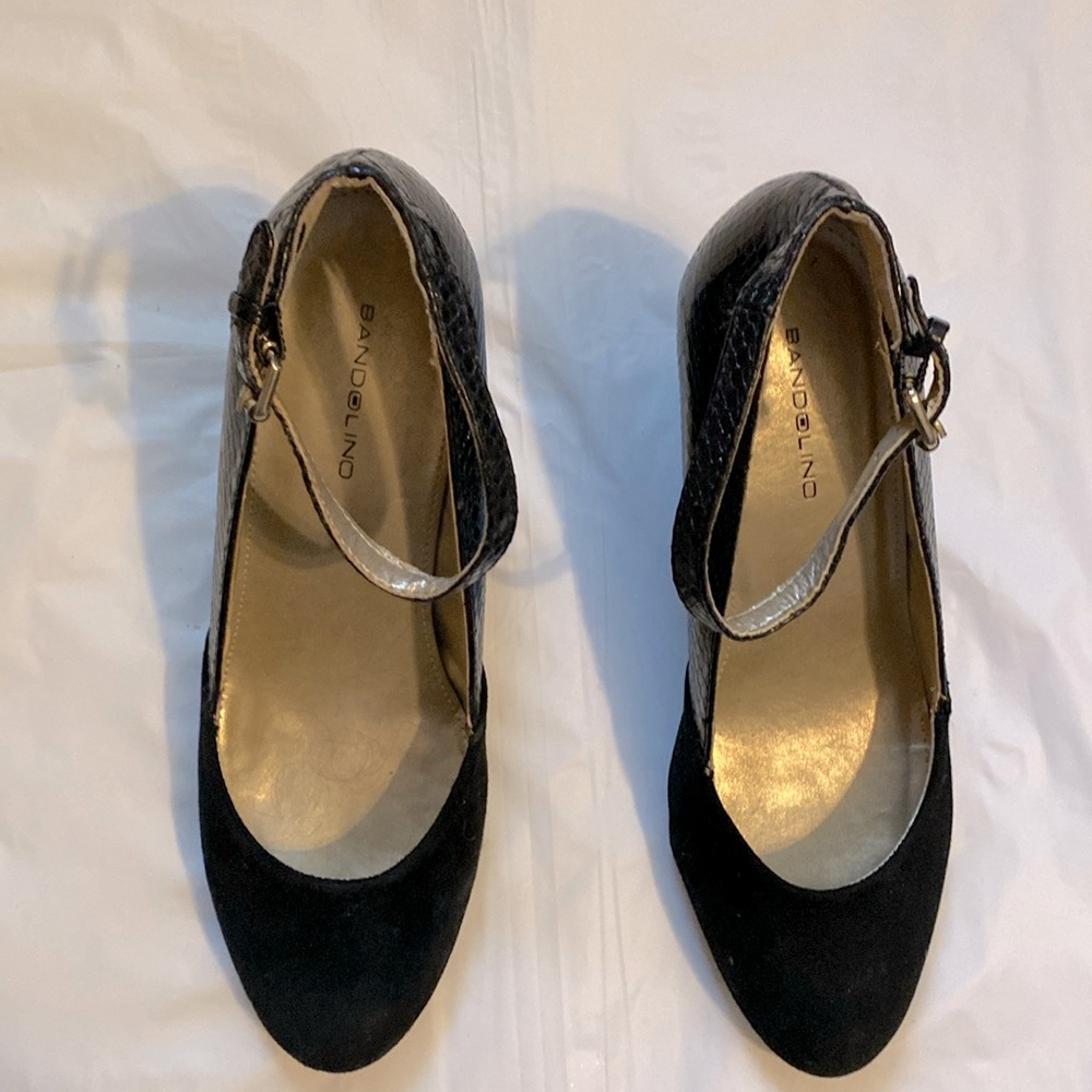 Womens Bandolino heel. Black. Size 7 1/2M.